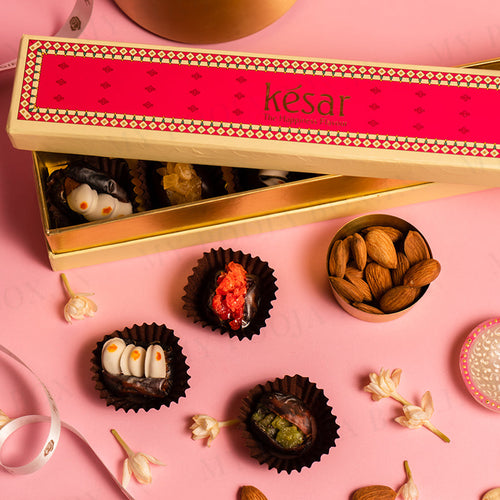 Assorted Fruits and Nuts Dates 6PC Sweet Box 150gms