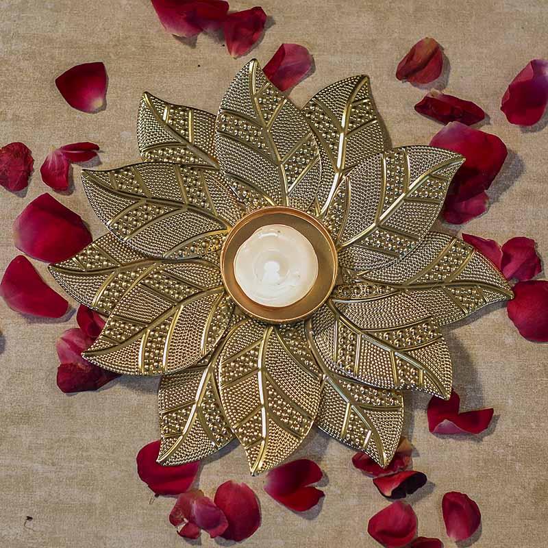 Textured Leafy T-light Holder Showpiece